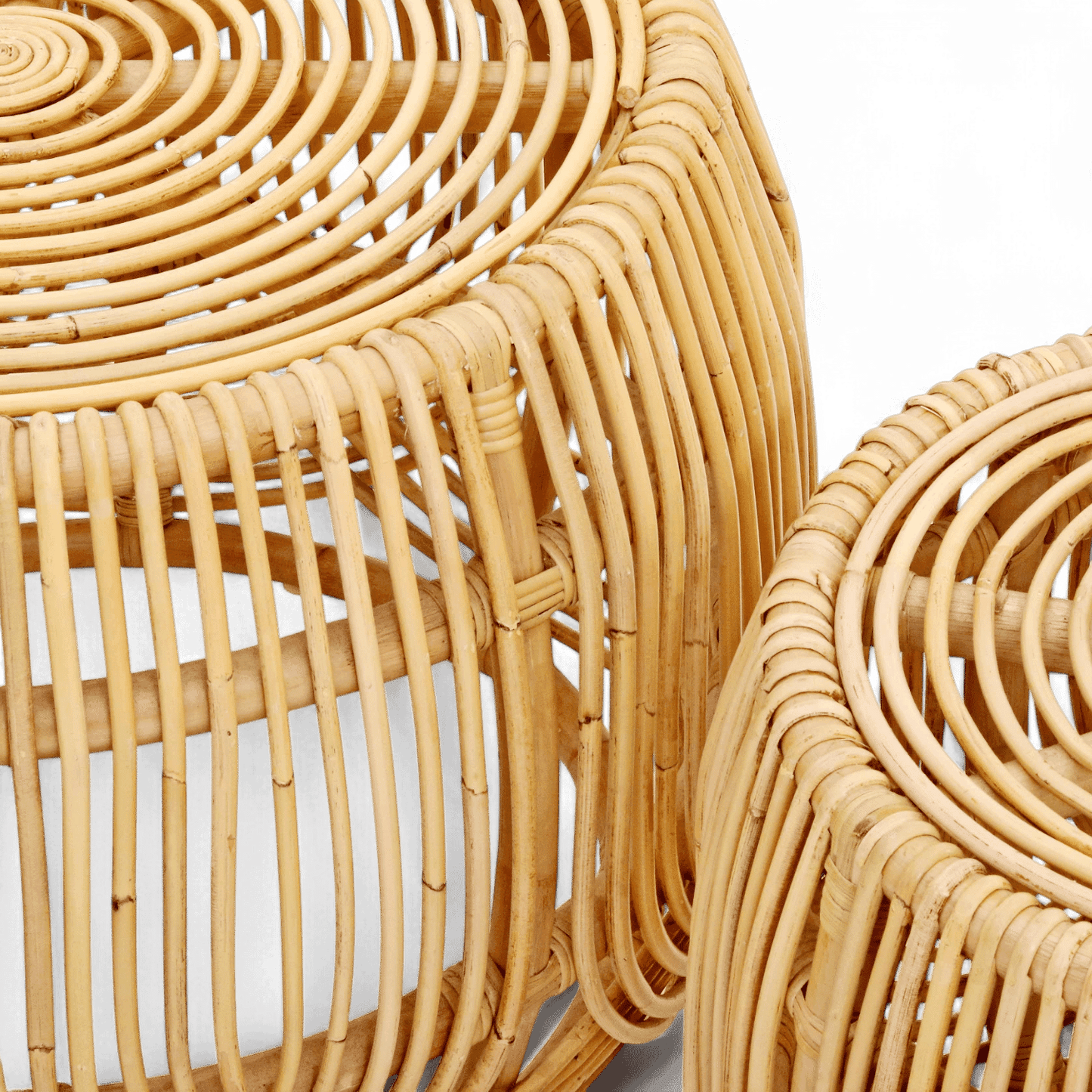 Tables gigognes en rotin et saule